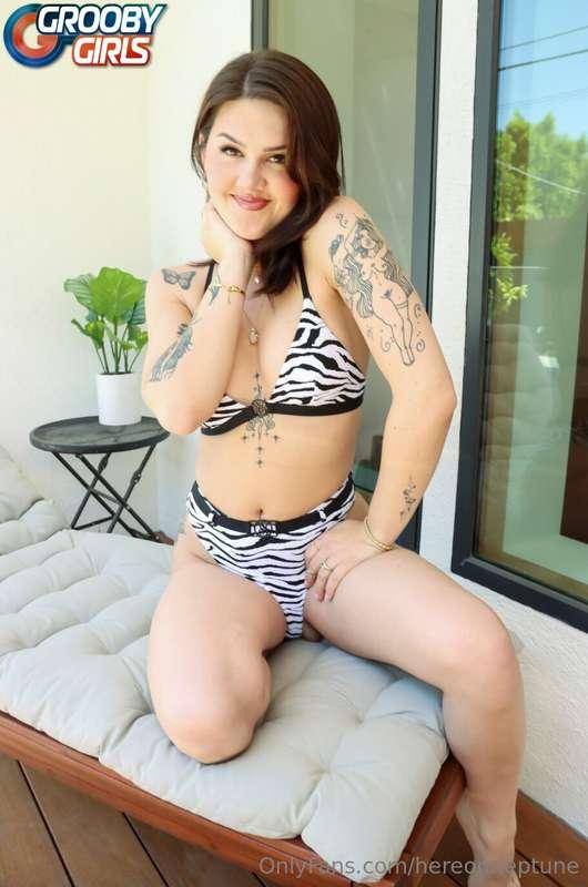 are you my summer crush ? 💜👀👇🏻https://onlyfans.com/180975705..