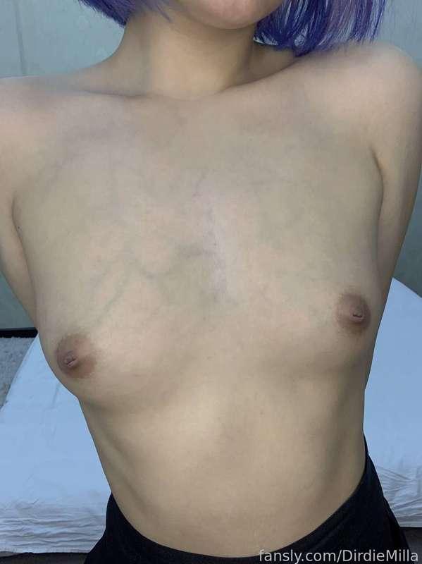 Does daddy want to put some oil on my tits? :)


#fyp #asian #shy #virgin #teen #daddysgirl #ddlg #skinny #smalltits #nipples #smallboobs