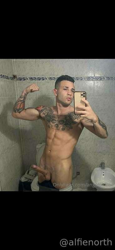 We introduce you to @angelokgomez, he’s a straight 21 years ..