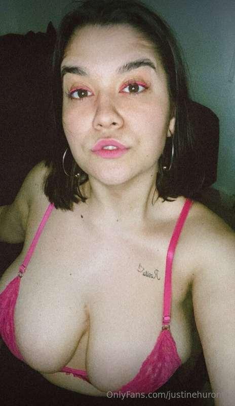 justinehuronts main image