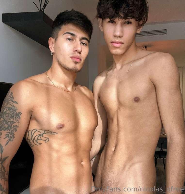 So hot 🥵  @alejandrotwinkx