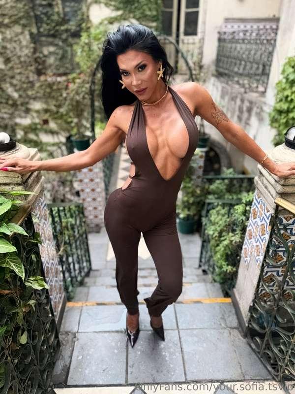 Im a Dangerous woman, Once you try me, You'll get hooked 😈