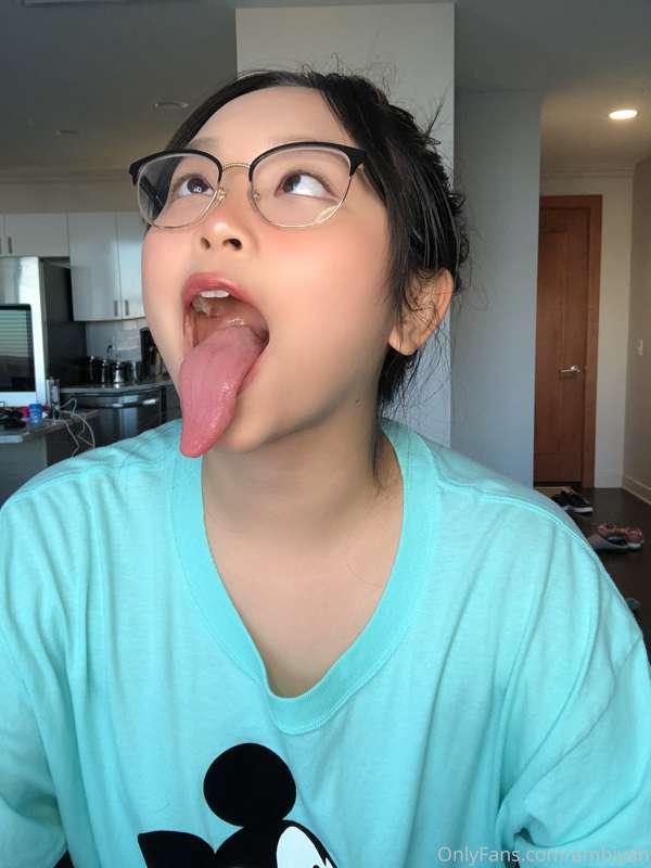i like the way my tongue curved a little bit, i can take som..