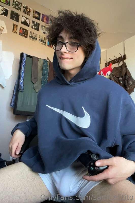 dropping my first set tonight 😈 watch your dm’s 👀