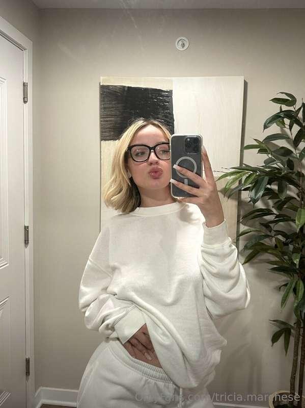 Just a naughty girl needing attention rn 😏 wbu?