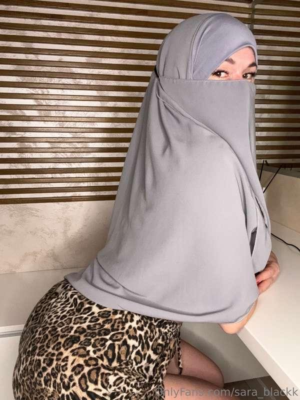 Would you like to see me without my hijab? 🧕🏼