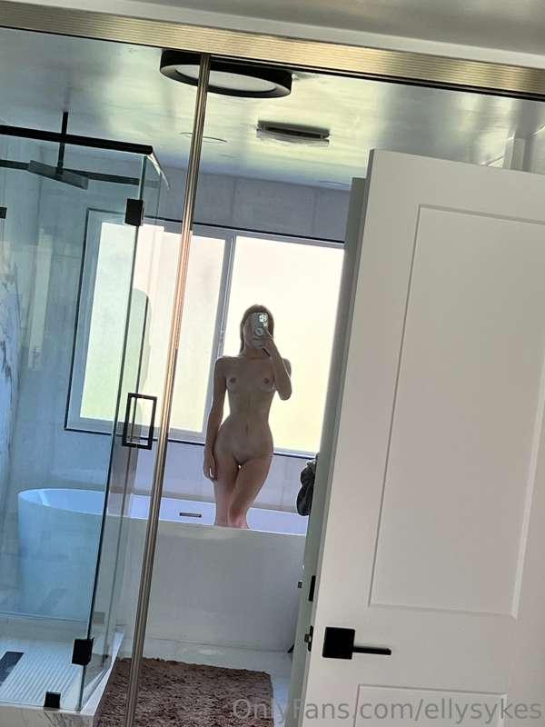 I love being bent over & fucked in front of mirrors <3