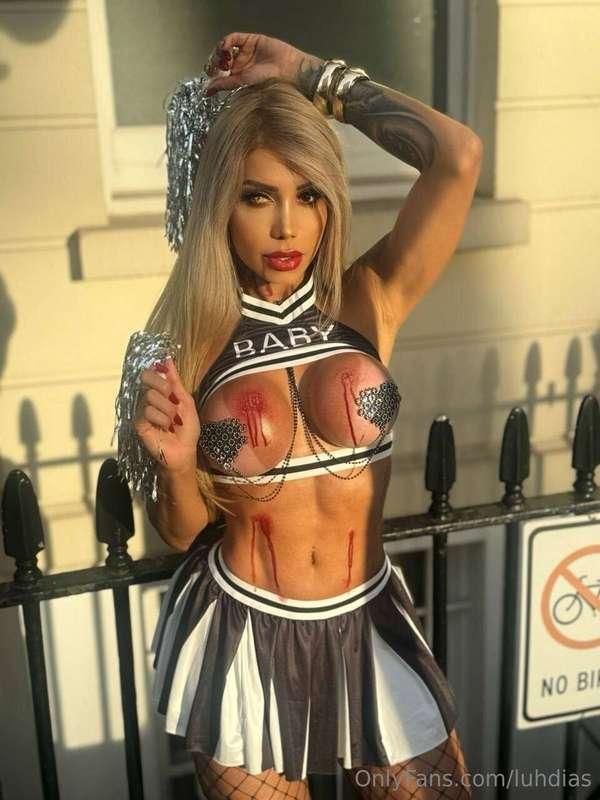 Follow my hot friend 🍆@rayallaqueen🍆 🔥She has The best conte..