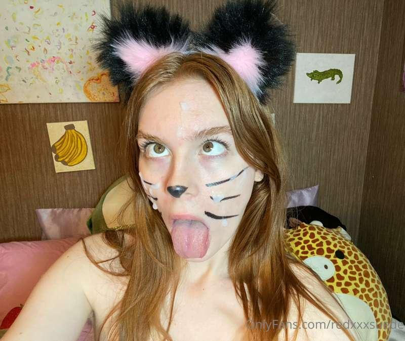 Silly kitty 🐱🐈💦👅