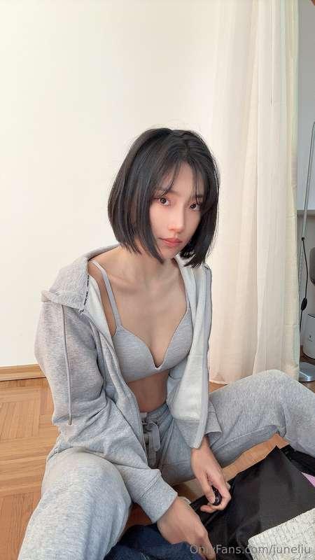 Unpacking suitcases is the worst🥲Swipe right for a little su..