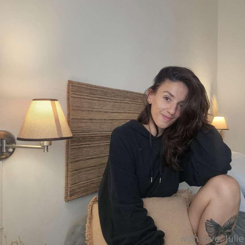 Lazy monday, any plans for today? 🖤