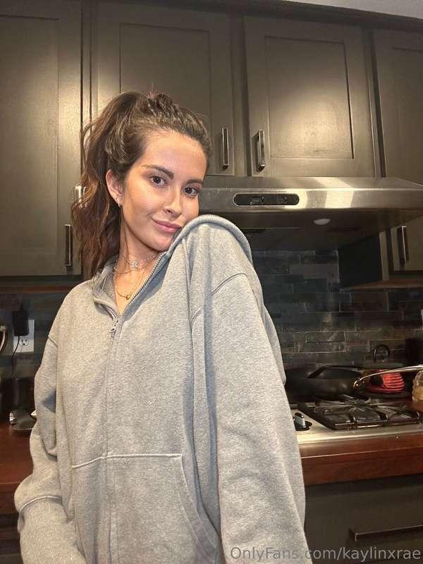 Who can guess who's cooking today? 😍