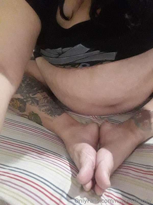 Belly and feet