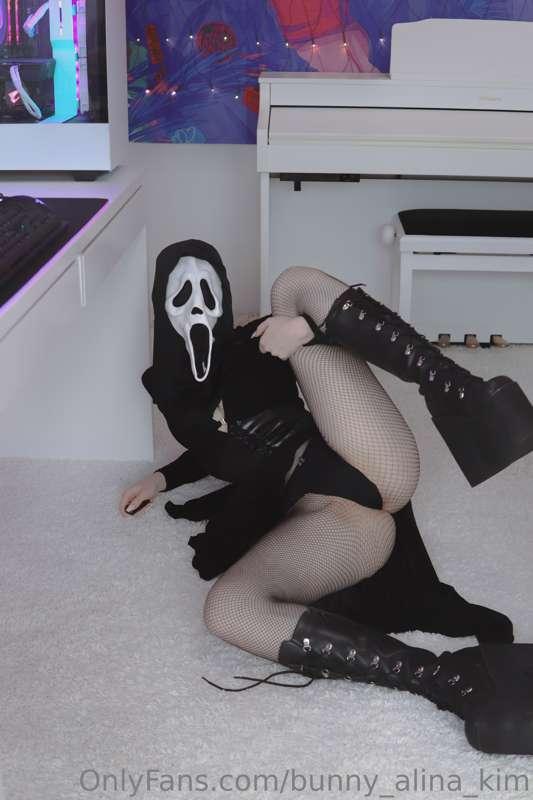 Wanna watch scary movies and fuck all day? We can also order..