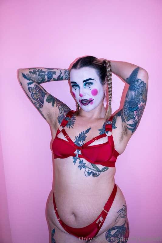 still thinking about this clown look! should i do more clown..