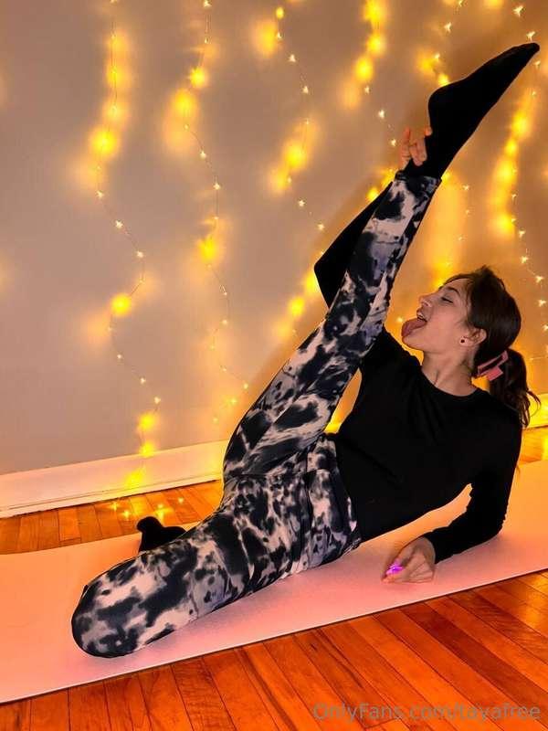 It's time to improve your stretching and do yoga 😏I want to ..