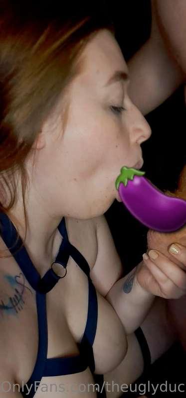 Fancy a blow iob? 🍆