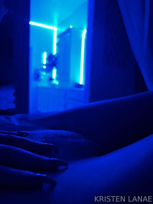 artistic pussy shot 💙 I kinda want to do a whole set like th..