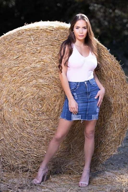 The naughty Photographer : The photographer was hot which wa..