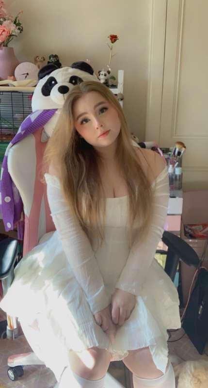 White dress ! (Mid tiers +)