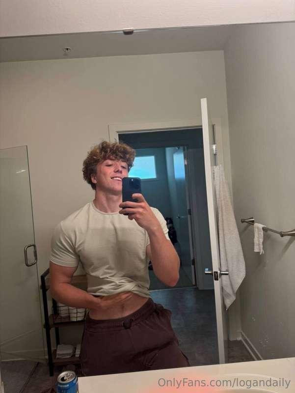 Woke up like this, come hold it for me 😈