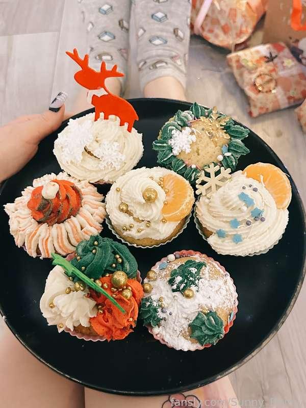 Today I made cupcakes with cream 💕 It turned out beautiful and delicious: 3 
Would you like to try my yummy? 😏🤤