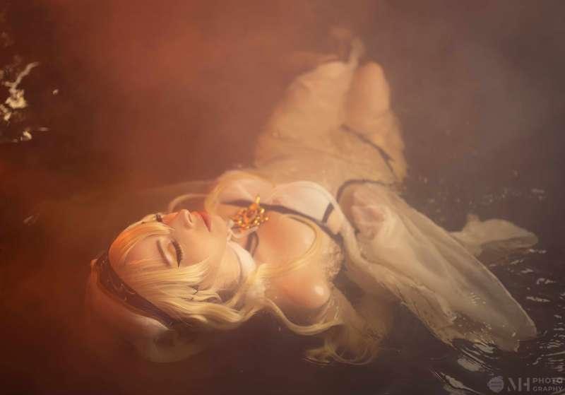 Sultry vibes with sword maiden ♥