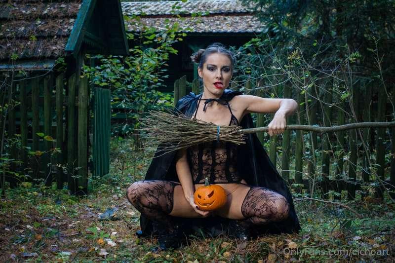 🎃 Trick or treating?!!? 😈

Do u wanna see MORE?❤️‍🔥❤️‍🔥❤️‍🔥