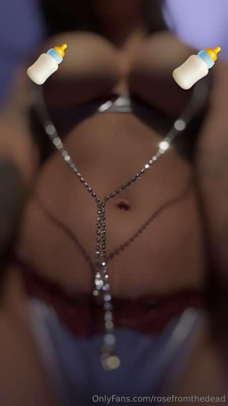 Milkersss with clamps 🍼🥵Video included of me caressing them😈..