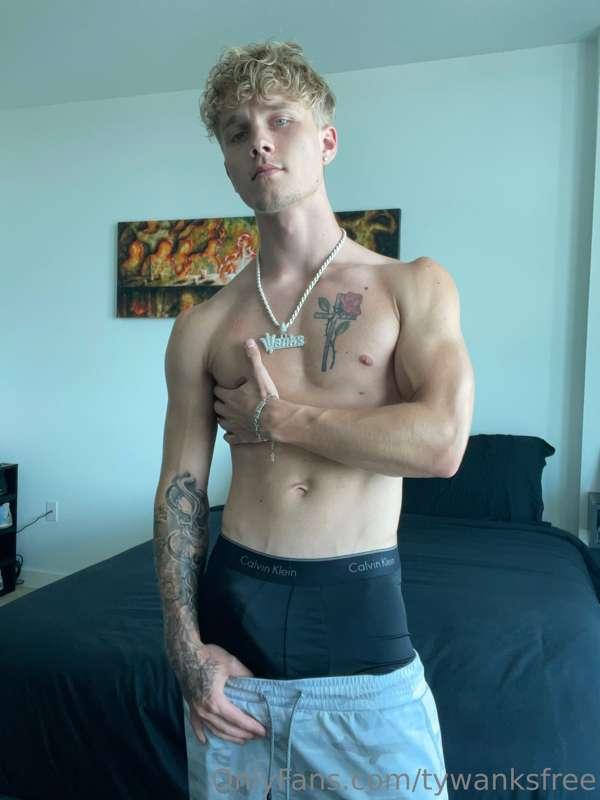 Should I send out a new sex tape today?👀