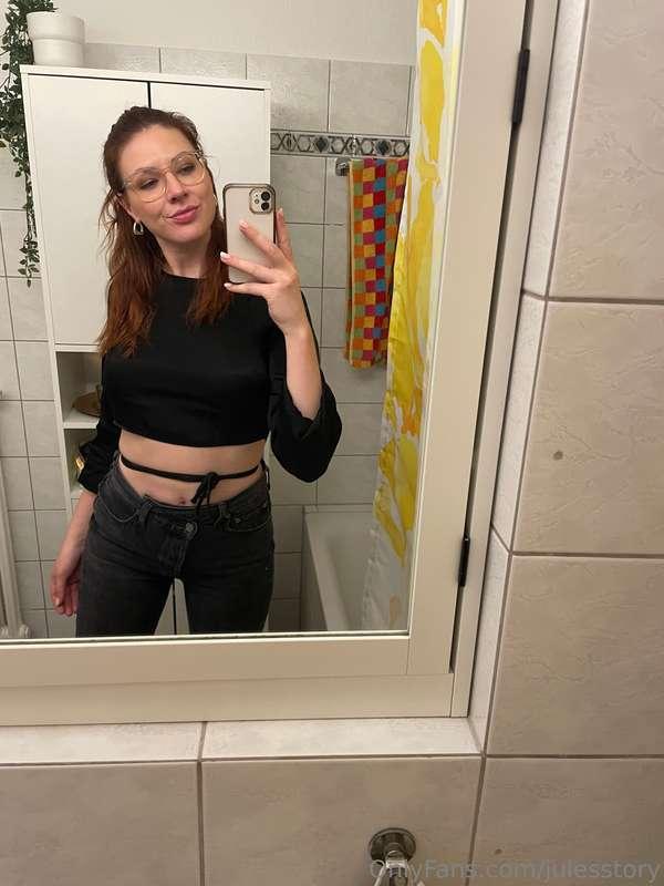 Wie findest du mich in meinem schicken Outfit ? ❤️‍🔥 Würdest..