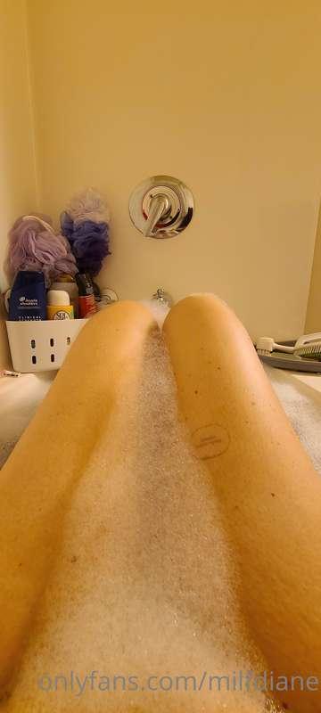 I really need a bigger tub. 😩 Either way, a hot Epsom salts ..