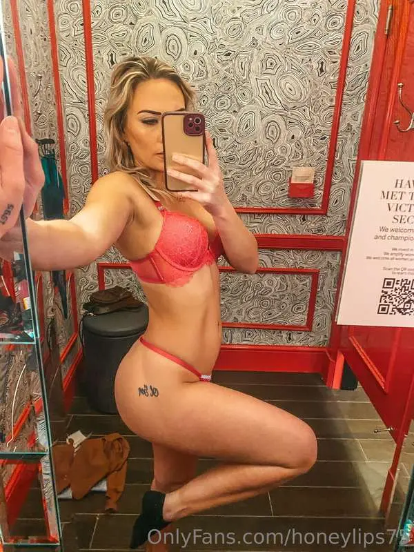 Tip me $7 for a full nude pussy picture baby, i'm feeling wi..