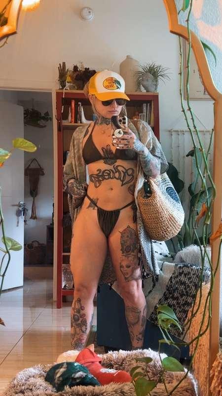 Pool day! Let's get wet 🤤🤭