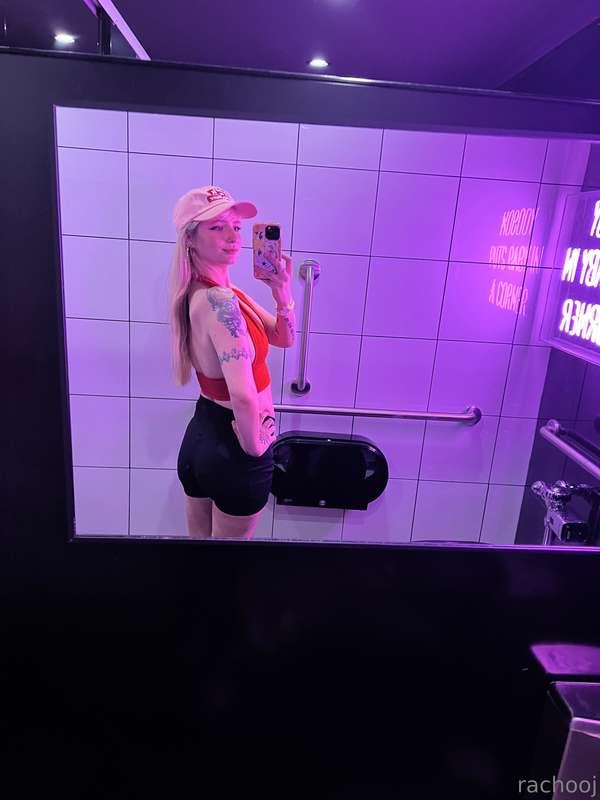 out on the town 💜❤️