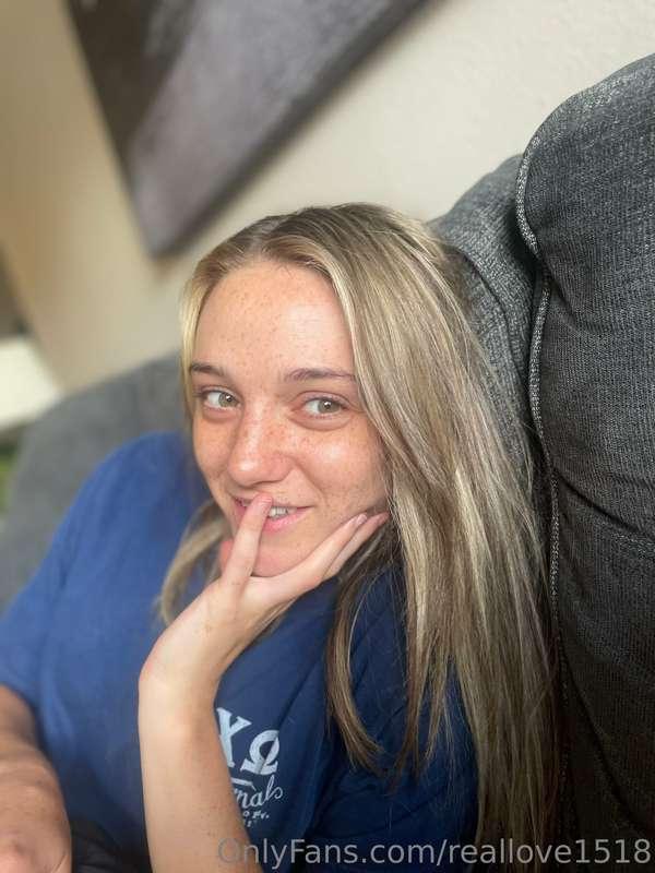 Snuck a couple of candids in earlier…my god isn’t she stunni..