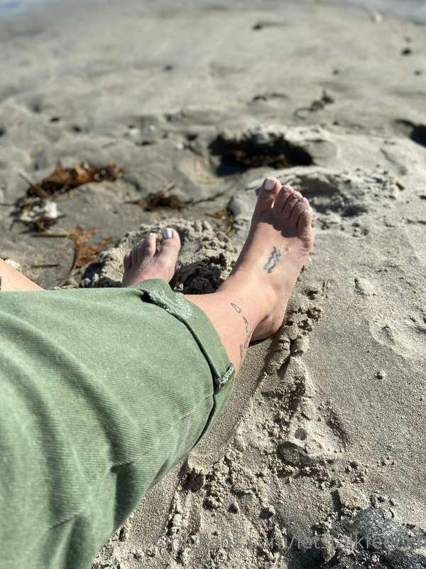 A beach day, in February  💙