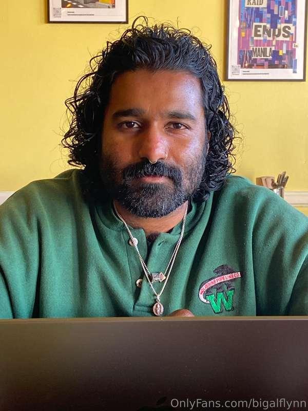 Should i kiss this indian guy?