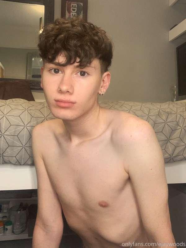 face > dick > ass *swipe left*

Happy Monday, guys! **which ..