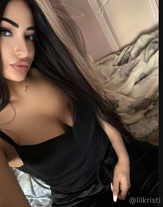 She @lanakhaalifa wants to obey and fulfill all your desires..