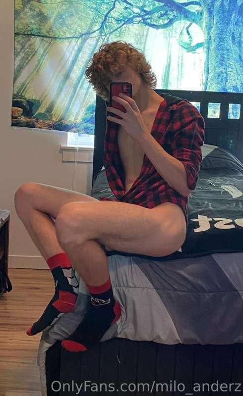 Swipe to spread my legs and see the package 😜🍆