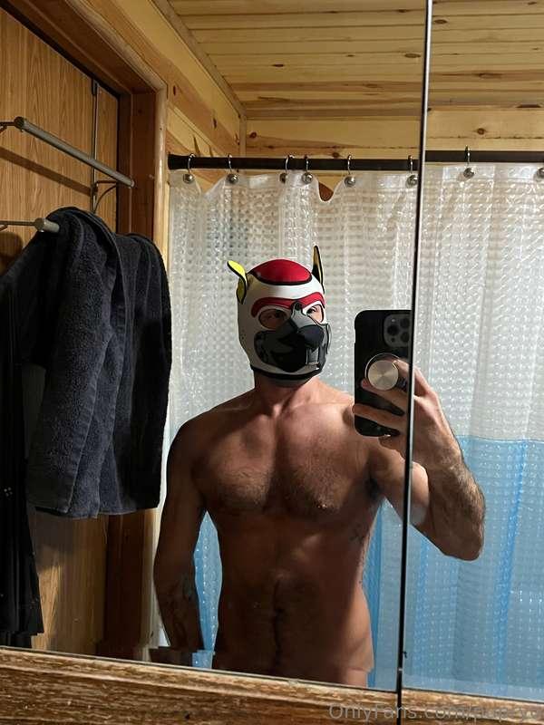 Just a derpy muscle shower pup. Come get wet with me 