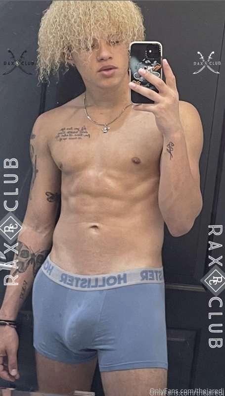 Check the buldge bundle in your messages 🍆🍆