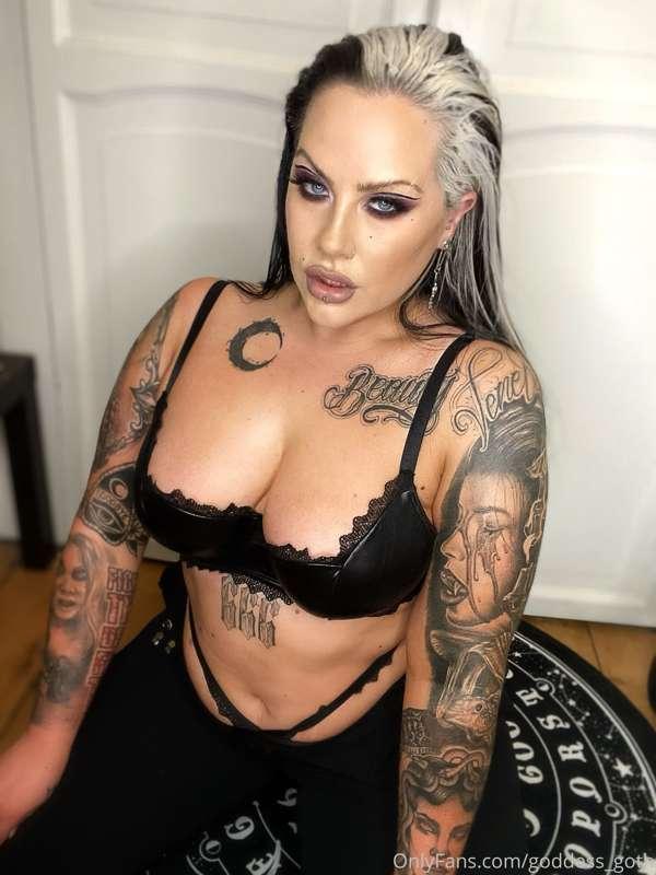 Do you want to feel all of my pussy on your cock? 😜