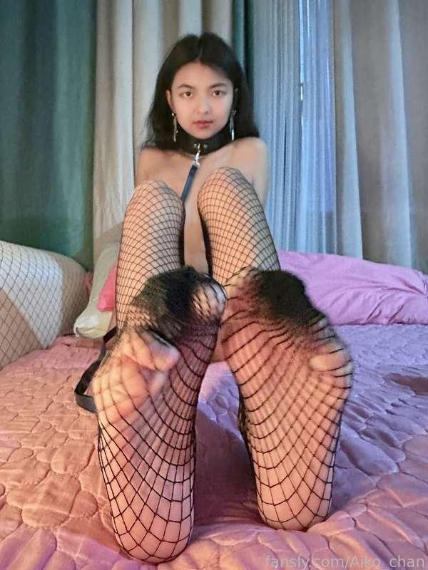 my legs are so cute in this fishnet, right?


#fishnet #bdsm #kawaii #sweet #teen #petite #cute  #feetfetish #toes #footfetish