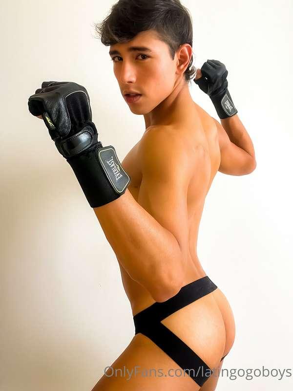 Feeling me a little sporty🏈 with my jockstrap and my gym glo..