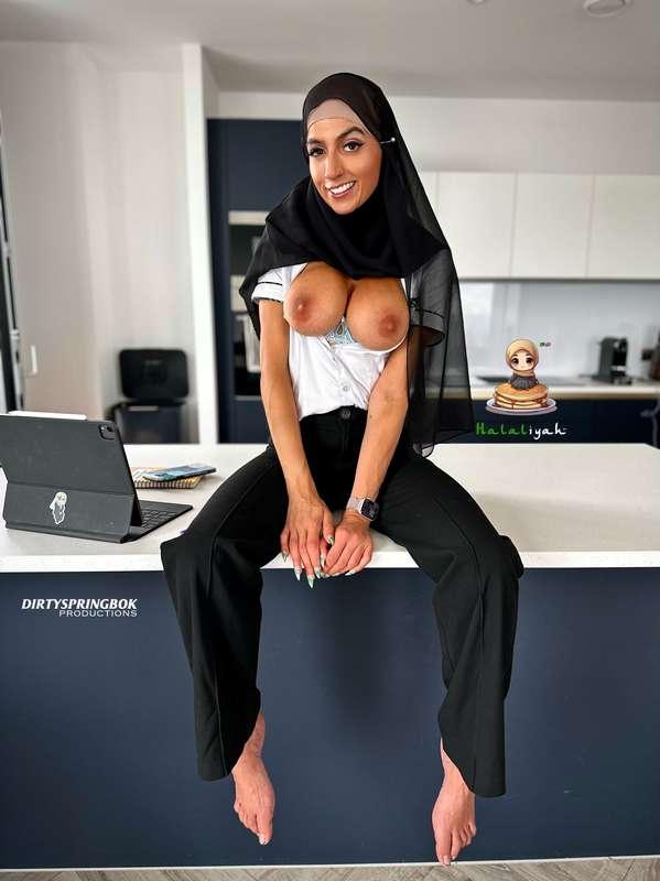 I love being a Haram Hijabi 

#hijab #muslim #pakistani #feet #taboo #haram #halal #muslimgirl 