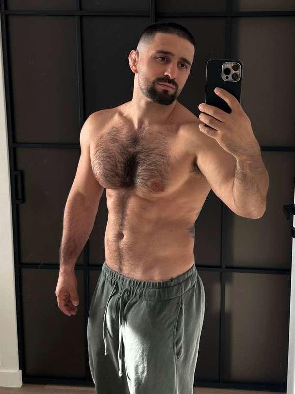 Fresh cut 💆🏻‍♂️ #hair #cut #beard #uncut #fitboy #abs #shredded 
