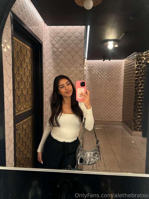 Just a lil’ day update, how are y’all doing? 💞
