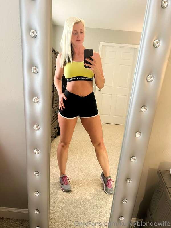 kurvyblondewife image #14